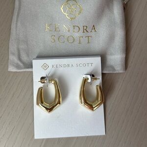 🌸NWT Kendra Scott earrings